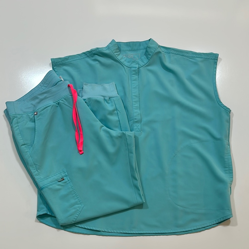 Figs Neon Blue scrubs XL/XXL